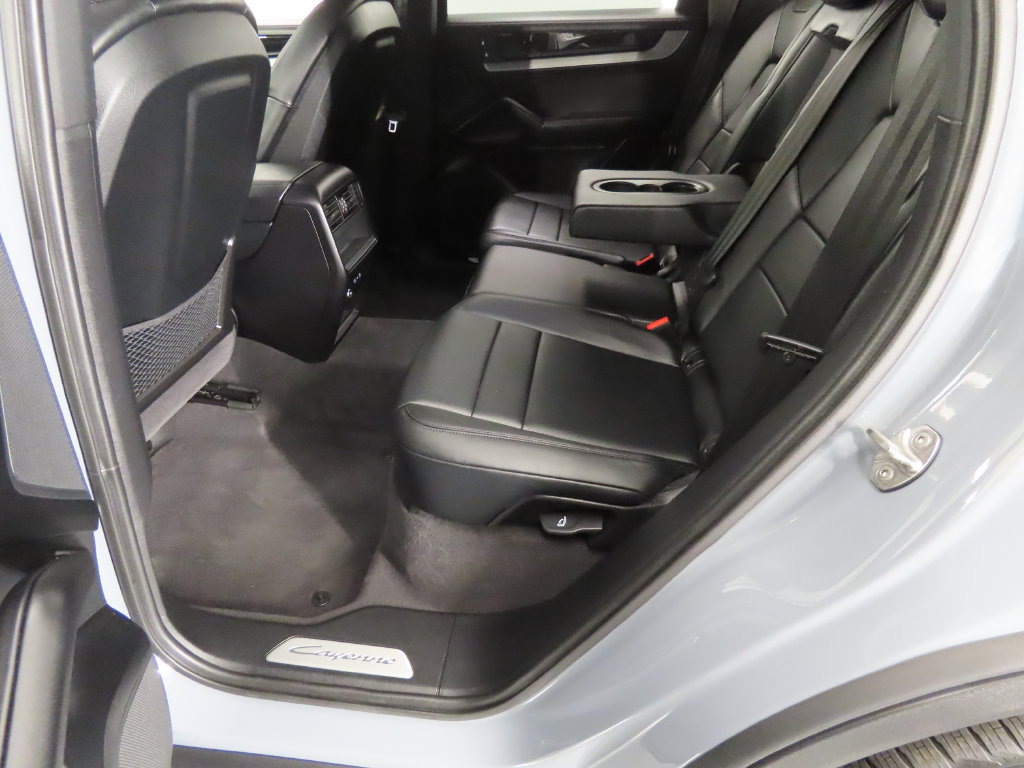 Certified 2026 Porsche Cayenne AWD/4WD image 37