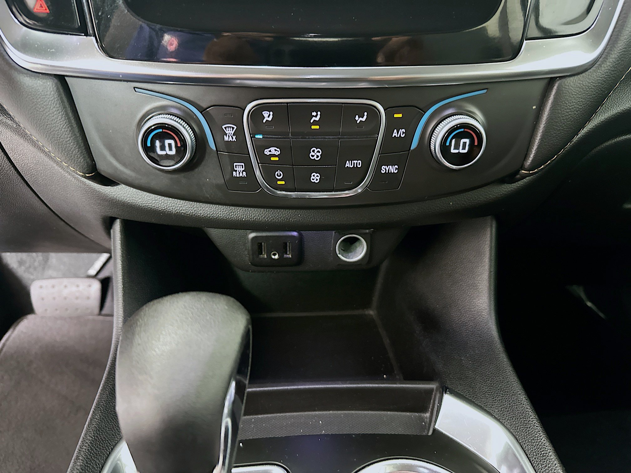 Used 2021 Chevrolet Traverse LS FWD image 23