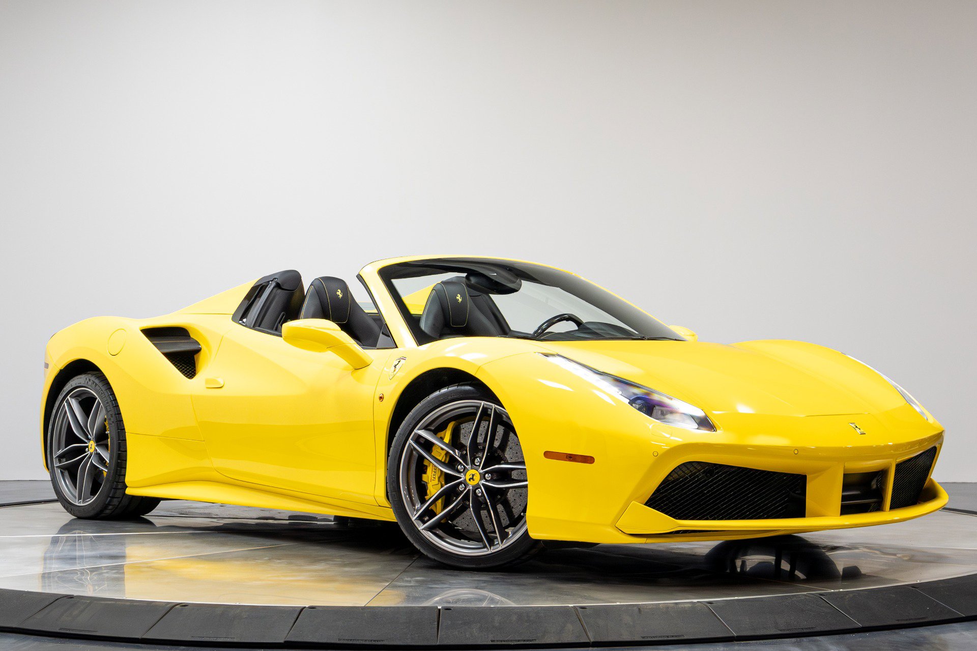 Used 2017 Ferrari 488 Spider image 47