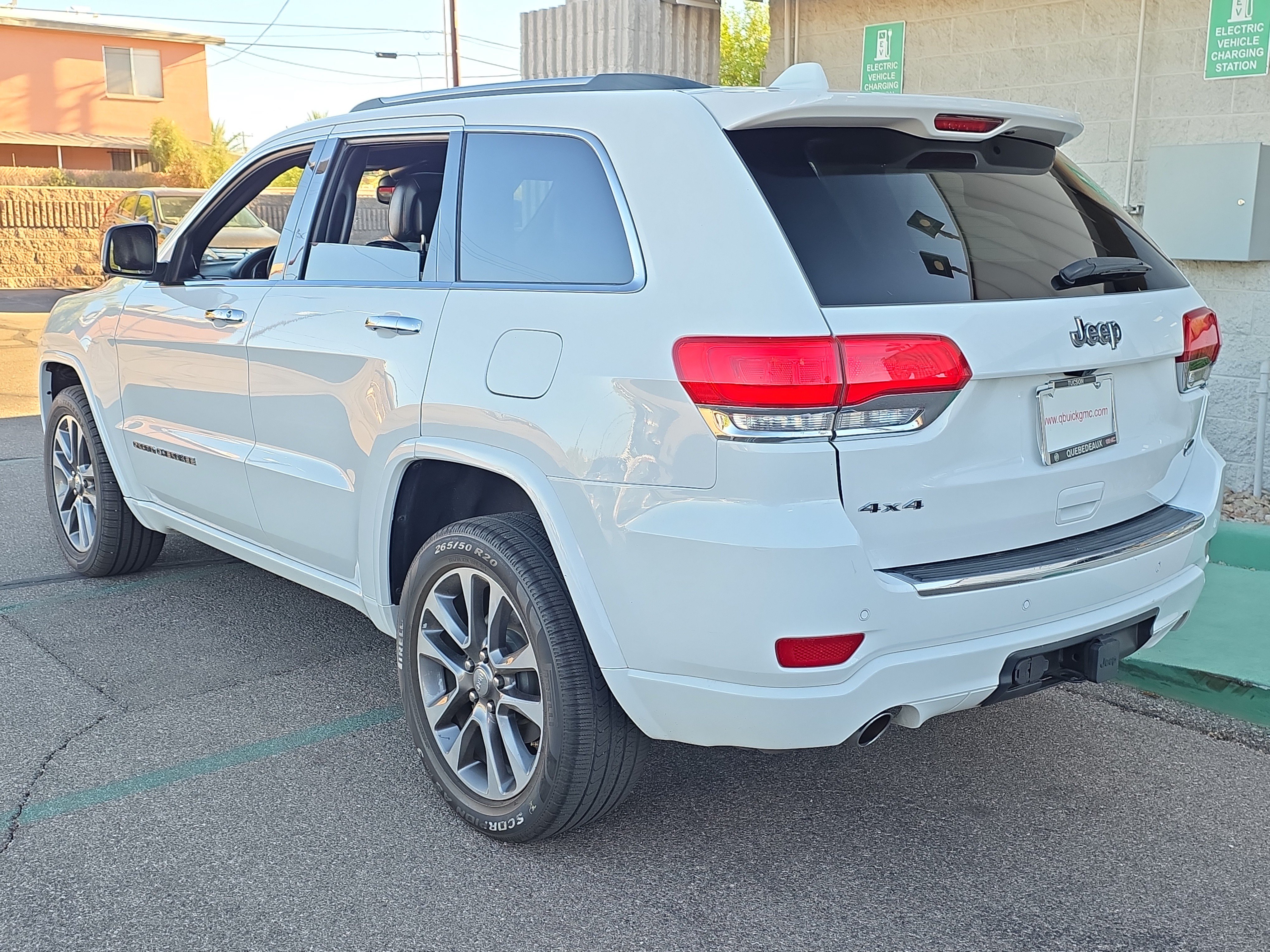 Used 2018 Jeep Grand Cherokee Overland AWD/4WD image 5