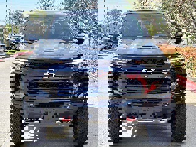 Used 2023 Chevrolet Colorado ZR2 w/ ZR2 Convenience Package III image 9