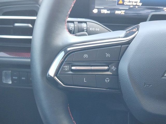 Used 2025 Chevrolet Traverse RS image 29