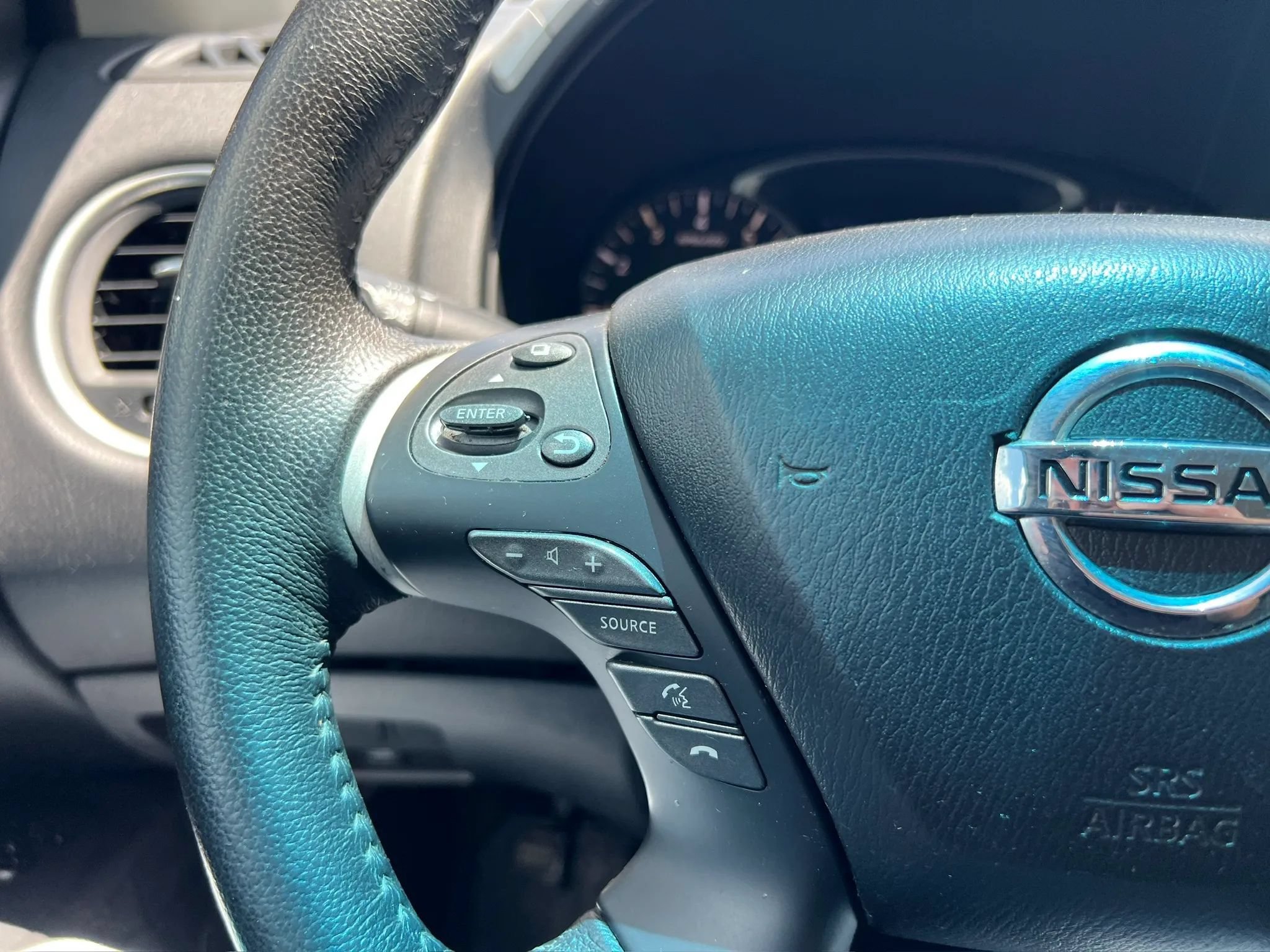 Used 2013 Nissan Pathfinder SV FWD image 22