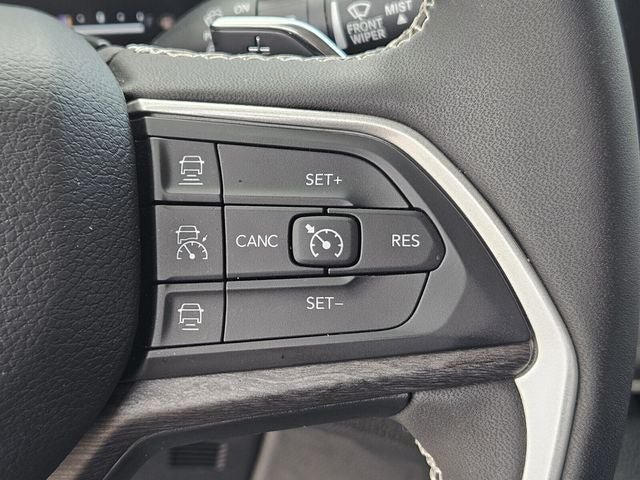 Used 2023 Jeep Grand Cherokee Limited RWD image 31