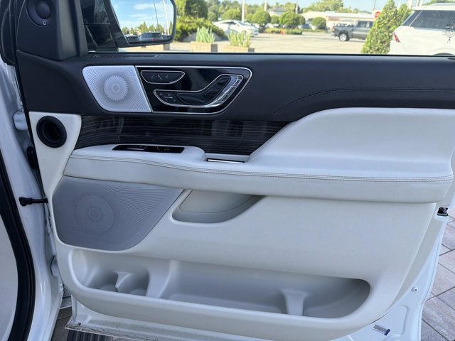 Certified 2024 Lincoln Navigator Black Label AWD/4WD image 18