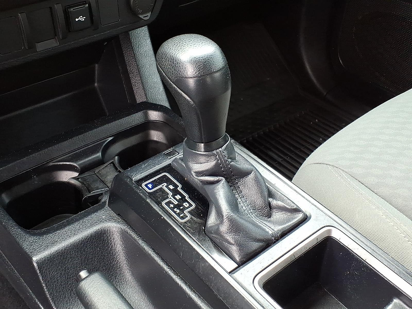 Used 2020 Toyota Tacoma SR AWD/4WD image 19
