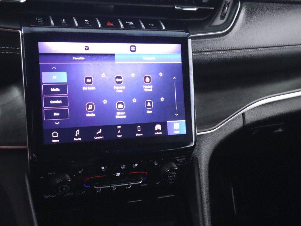 Used 2025 Jeep Grand Cherokee Limited w/ Luxury Tech Group II RWD image 14