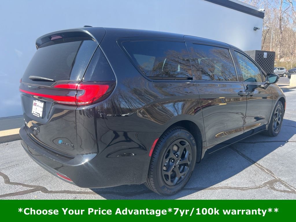 Certified 2022 Chrysler Pacifica Touring-L w/ S Appearance Package image 3