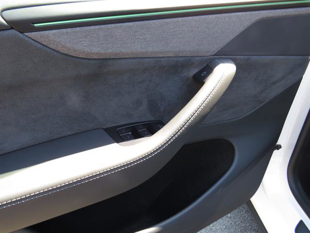 Used 2026 Tesla Model Y Long Range RWD image 8