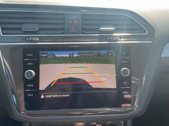 Used 2024 Volkswagen Tiguan SE image 31