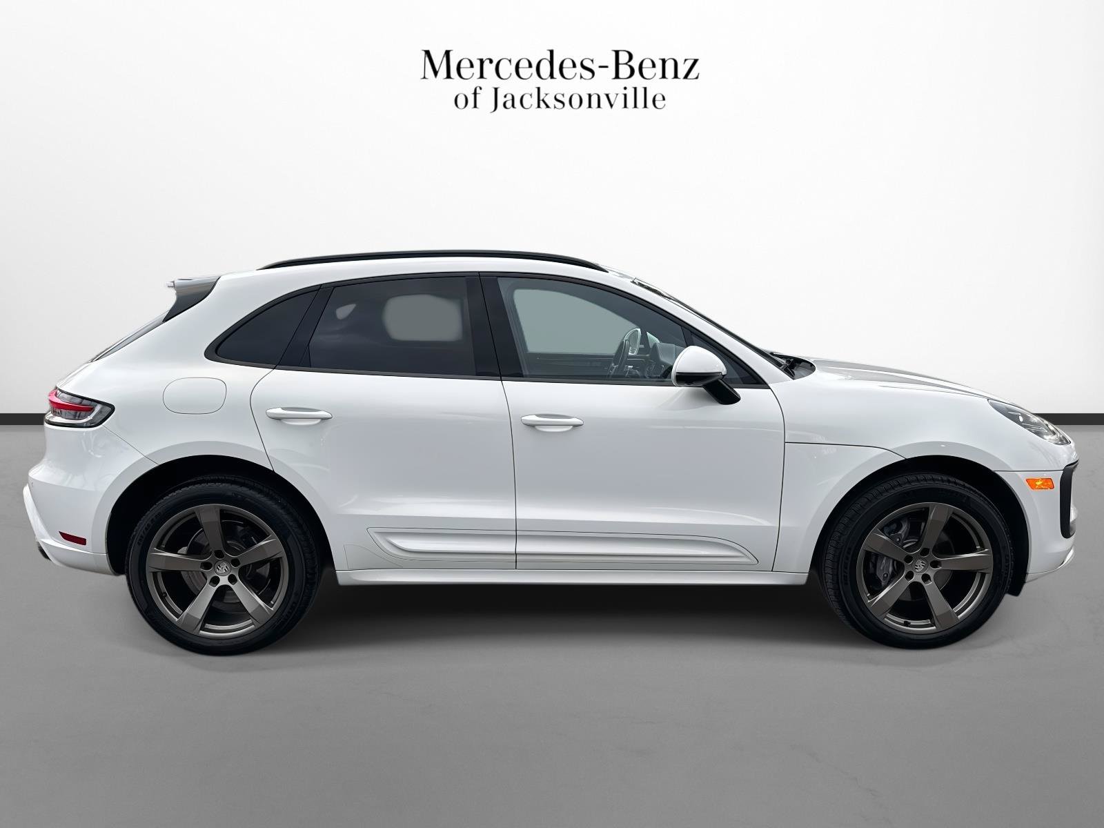 Used 2023 Porsche Macan Turbo AWD/4WD image 2