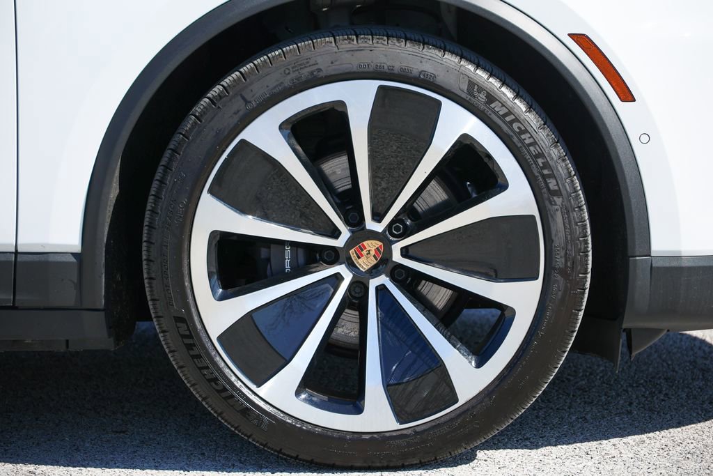 Certified 2025 Porsche Macan 4 Electric image 25