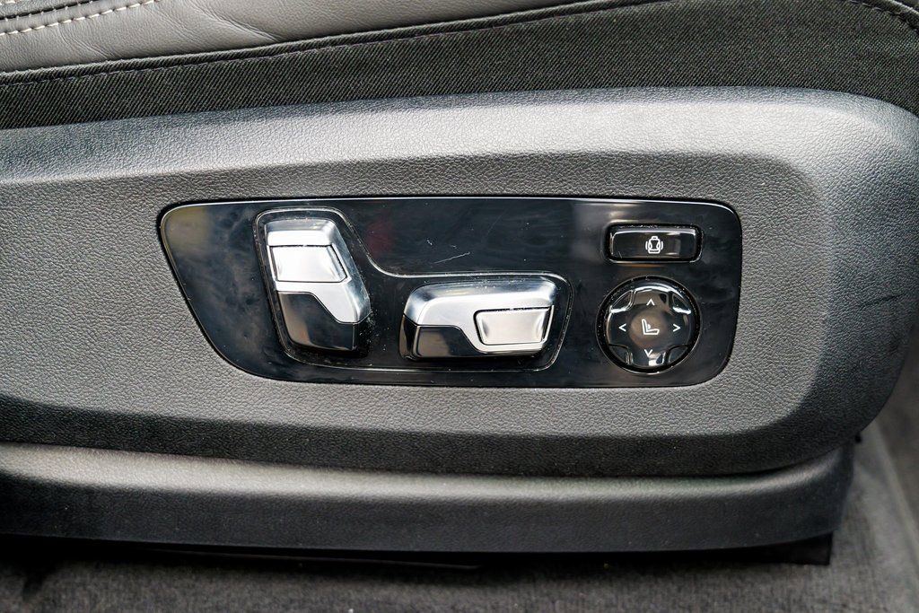 Used 2024 BMW X7 xDrive40i image 45