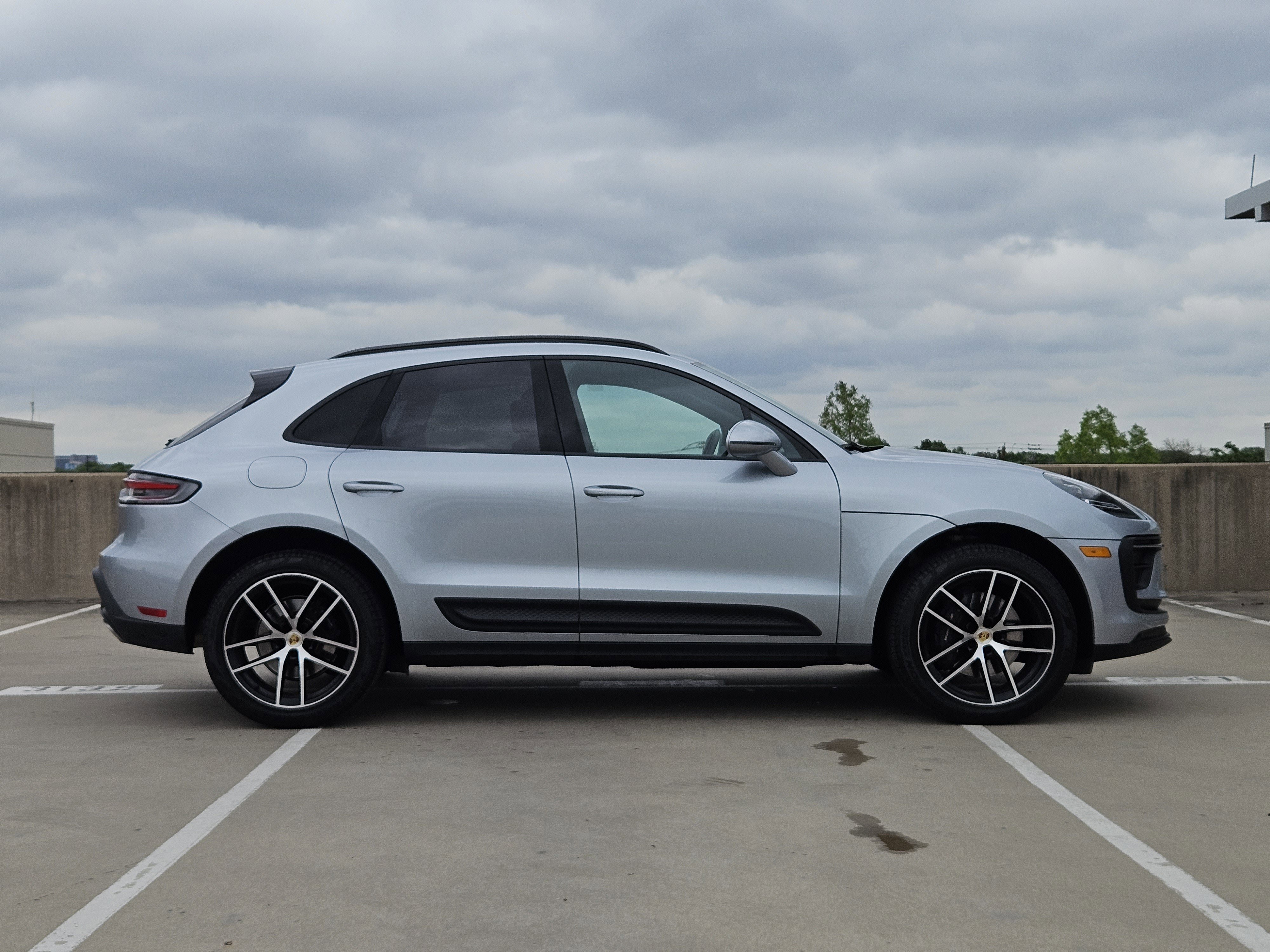 Certified 2025 Porsche Macan image 9