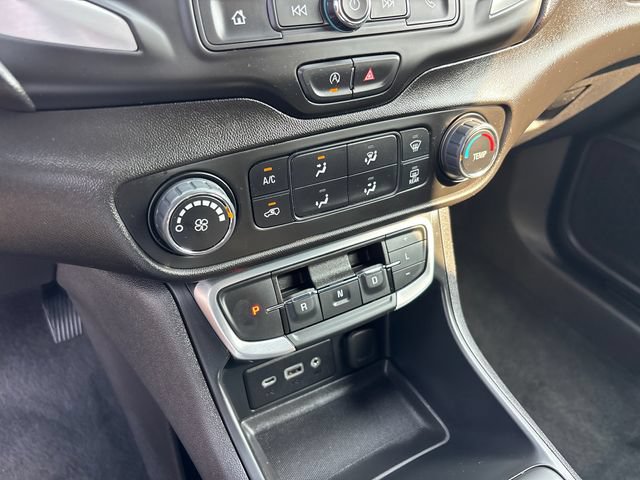 Used 2024 GMC Terrain SLE AWD/4WD image 24