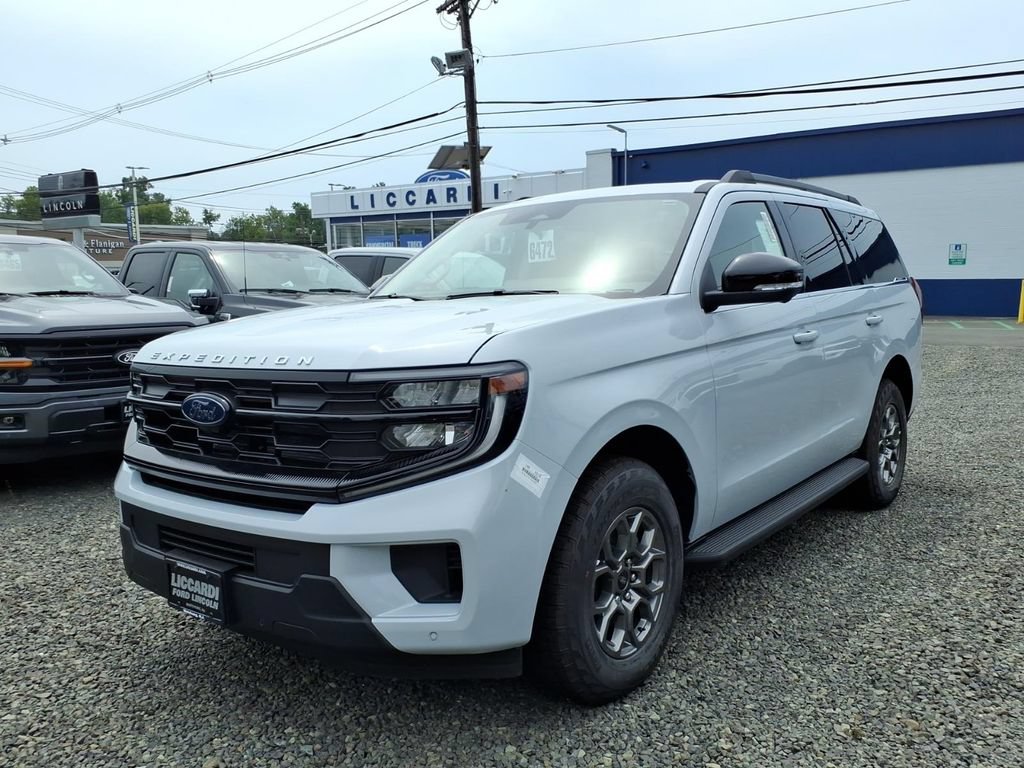 New 2026 Ford Expedition Active AWD/4WD image 3