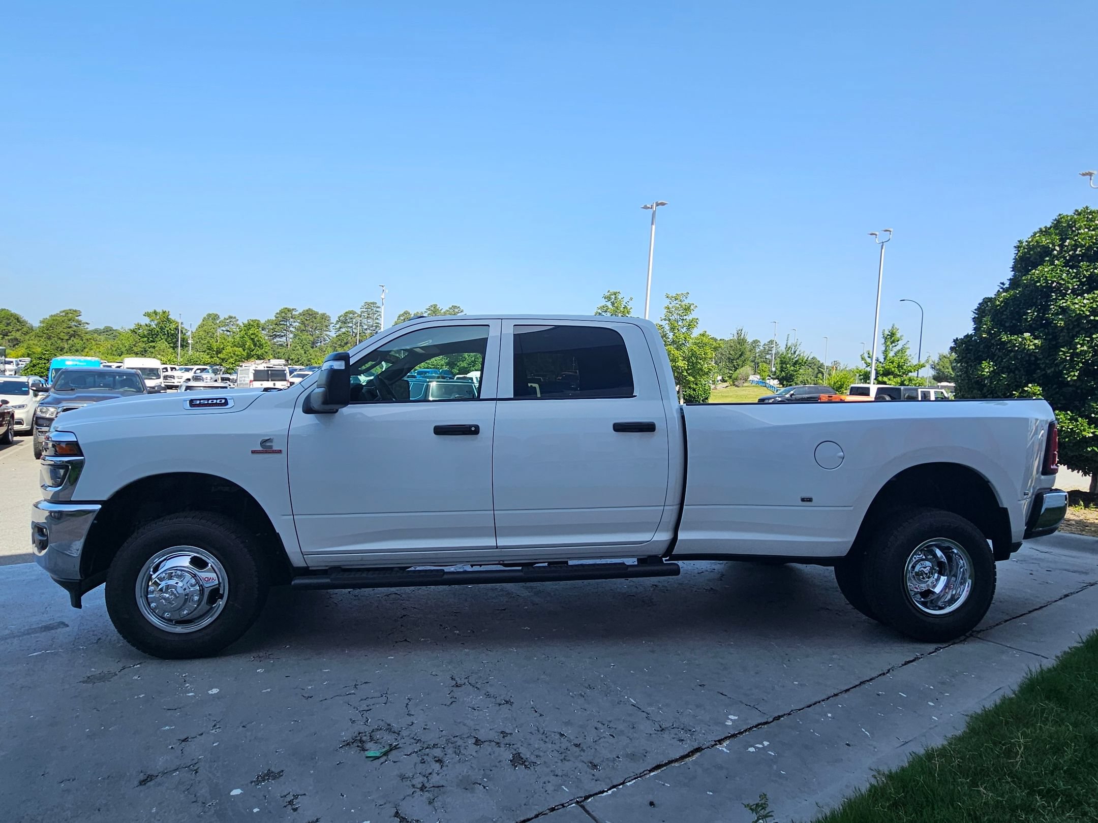 New 2026 RAM 3500 Tradesman AWD/4WD image 4