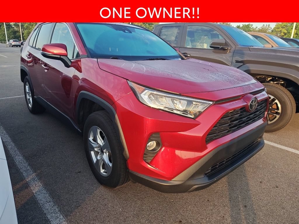 Used 2021 Toyota RAV4 XLE w/ Convenience Package FWD image 3