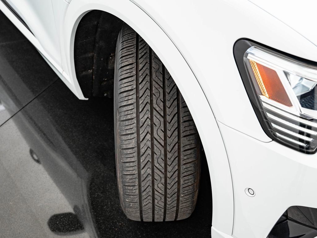 Used 2021 Audi e-tron Premium w/ Convenience Plus Package AWD/4WD image 50