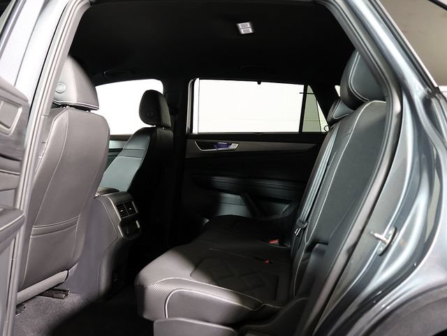 Used 2025 Volkswagen Atlas Cross Sport SE AWD/4WD image 14