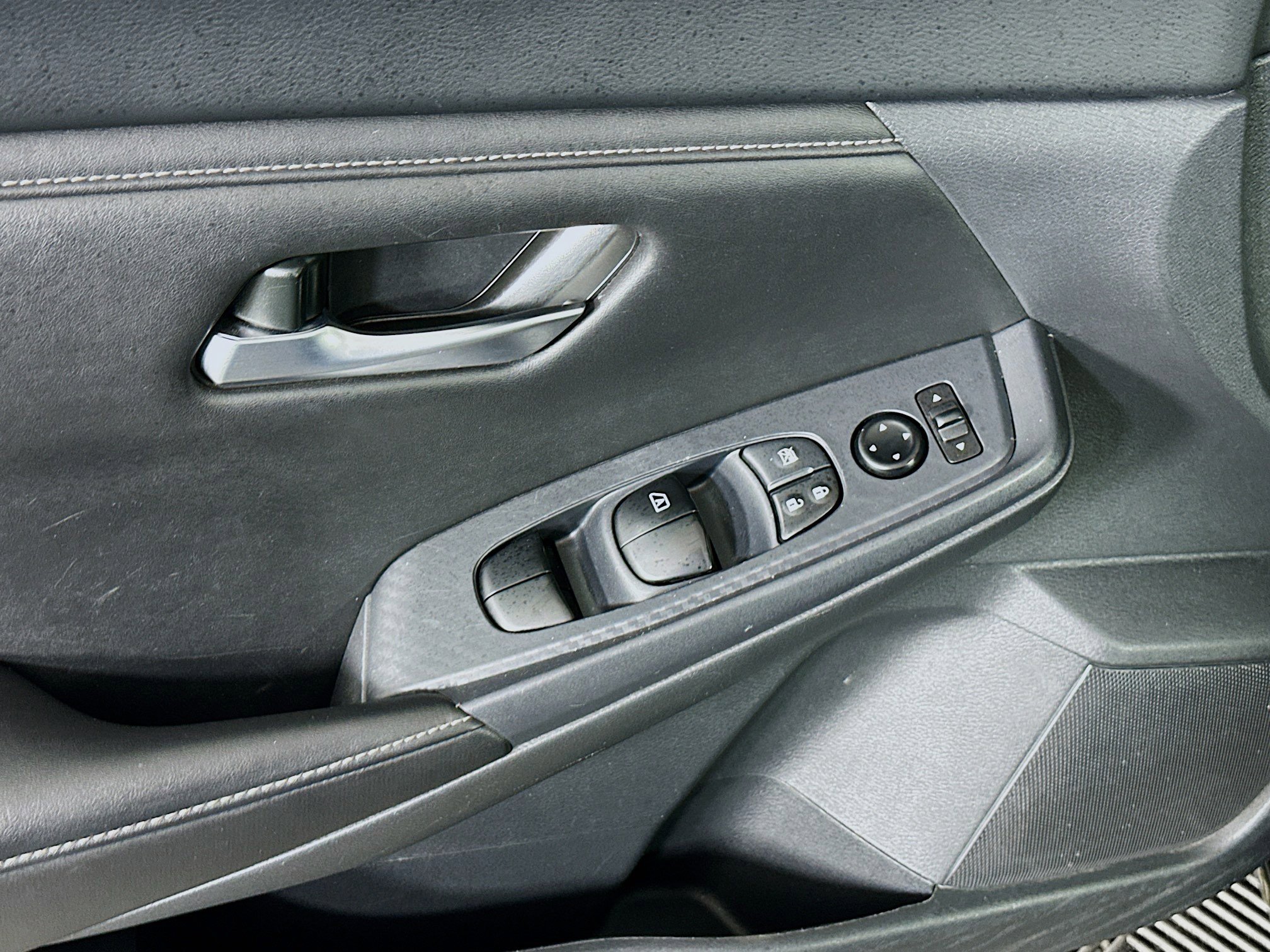 Used 2024 Nissan Sentra SV FWD image 15