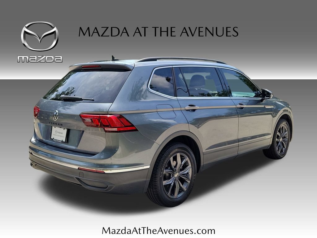 Used 2022 Volkswagen Tiguan SE w/ Panoramic Sunroof Package FWD image 4