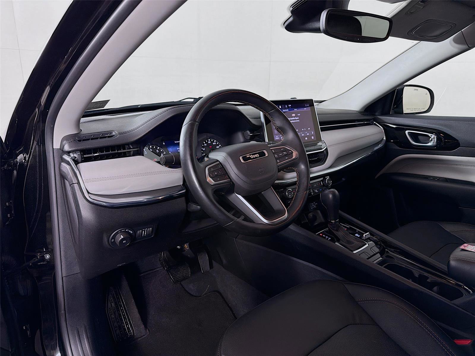 Used 2022 Jeep Compass Limited image 9