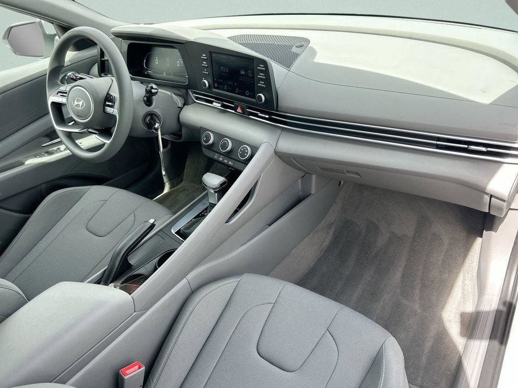 New 2026 Hyundai Elantra SE FWD image 16
