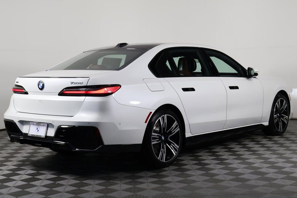New 2026 BMW 750e xDrive w/ Executive Package image 2