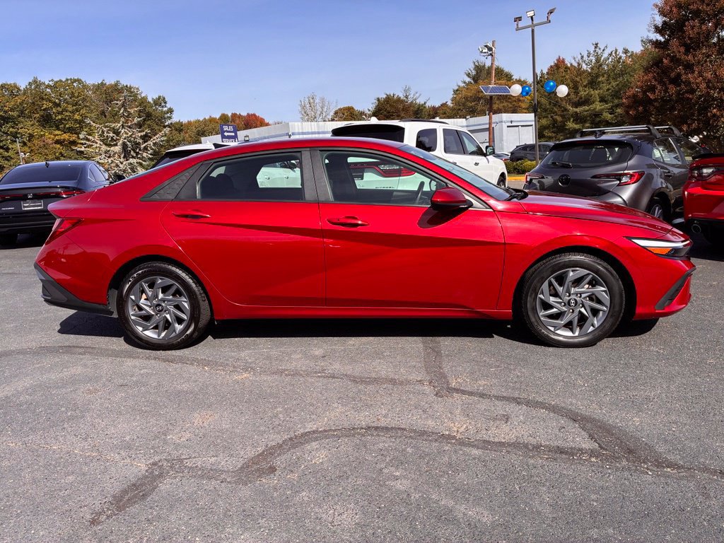 Certified 2024 Hyundai Elantra SEL FWD image 8