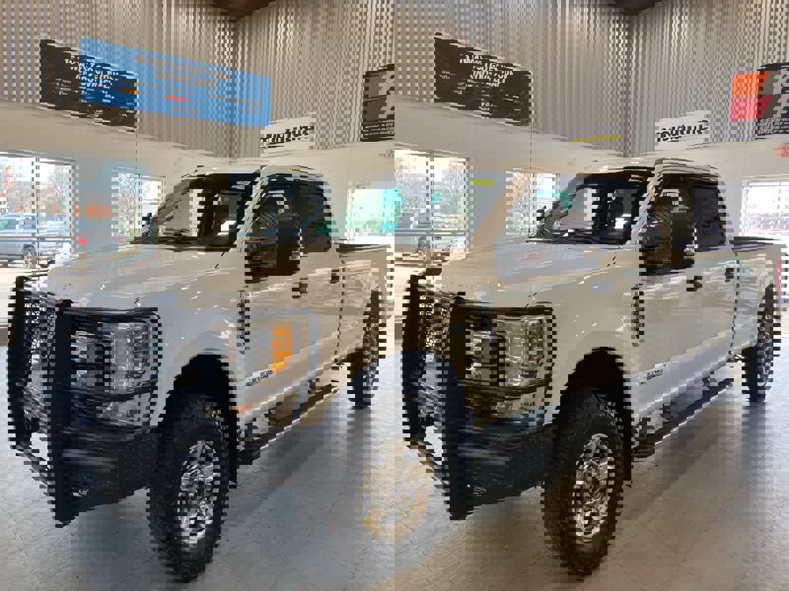 Used 2017 Ford F250 XLT w/ Camper Package image 1