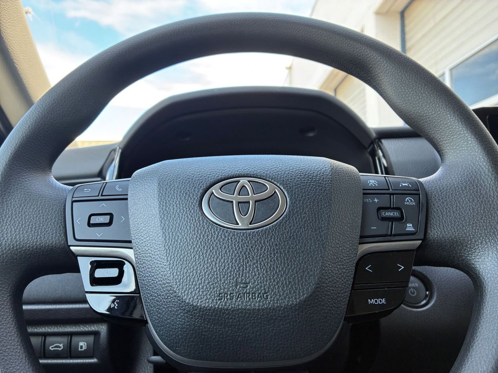 Used 2025 Toyota Camry LE image 27