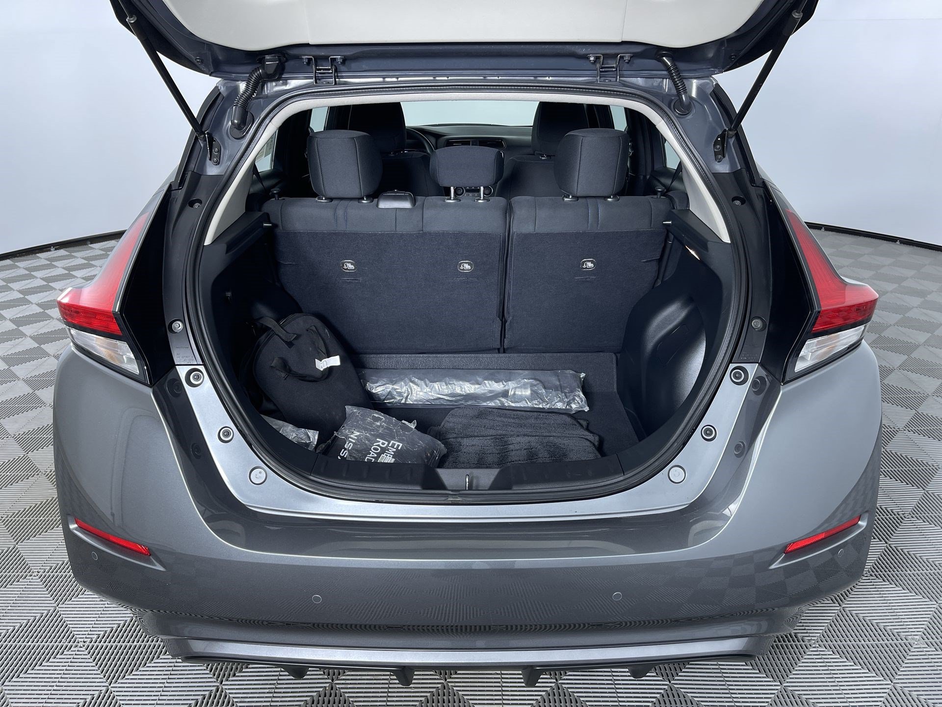 Certified 2025 Nissan Leaf S FWD image 23