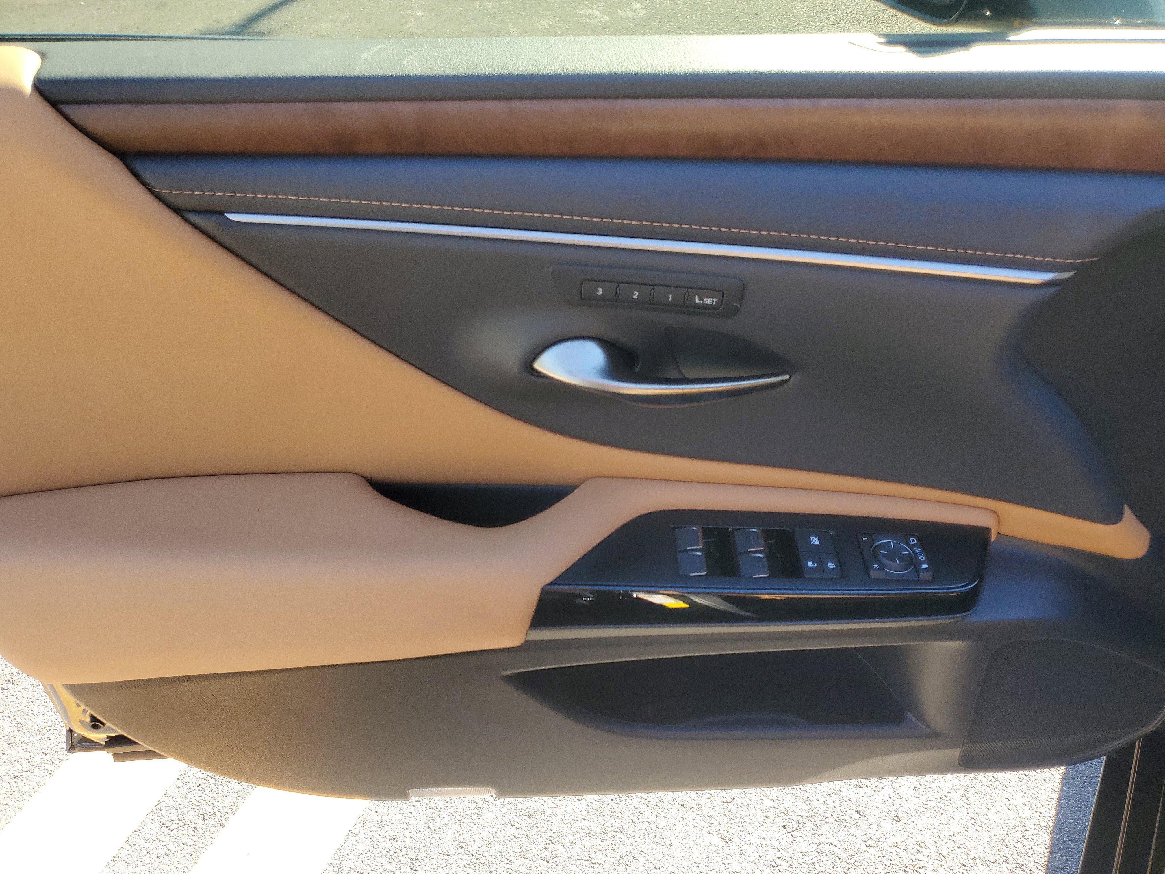 Used 2024 Lexus ES 350 w/ Premium Package image 18