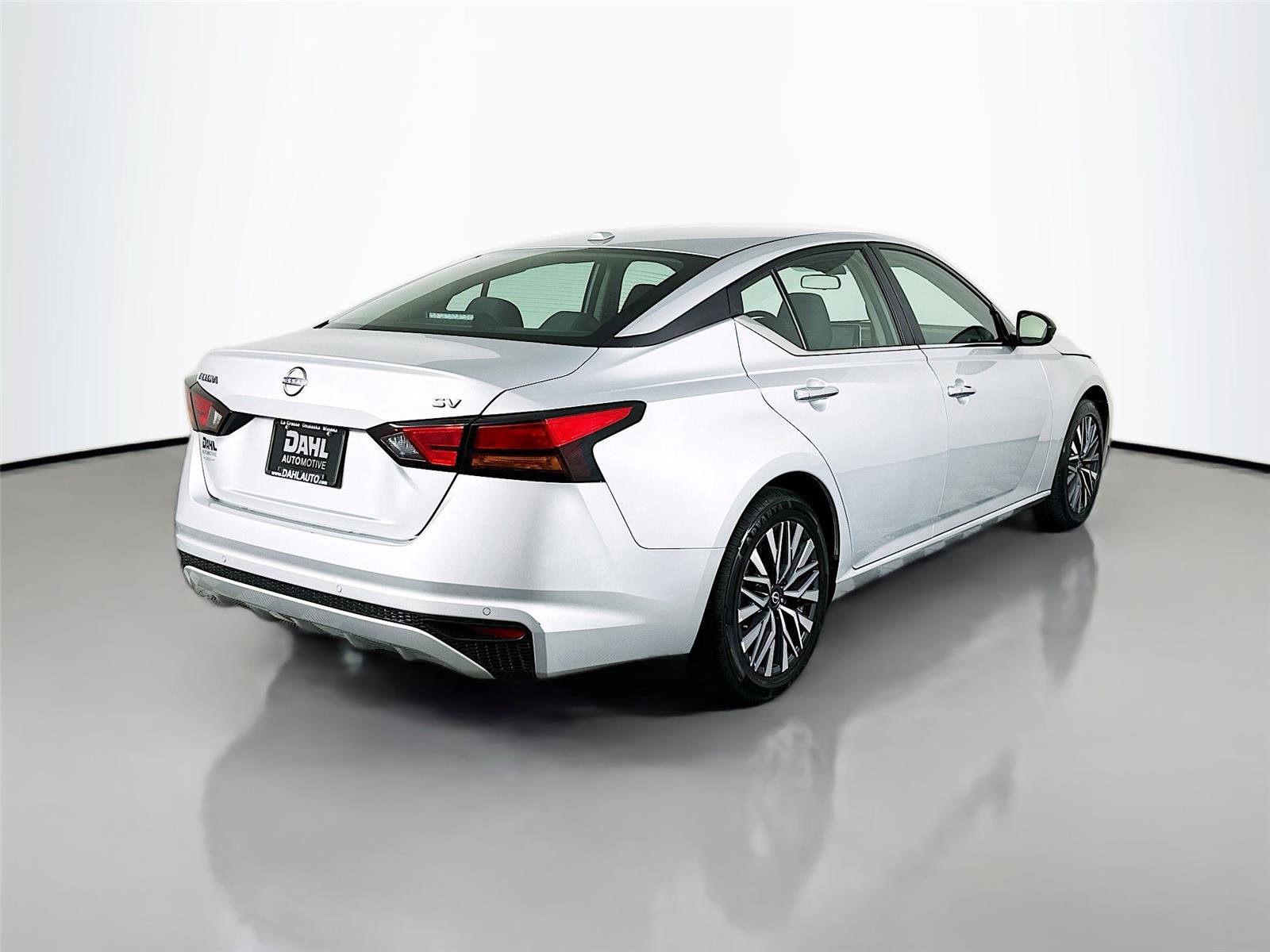 Used 2024 Nissan Altima 2.5 SV FWD image 13