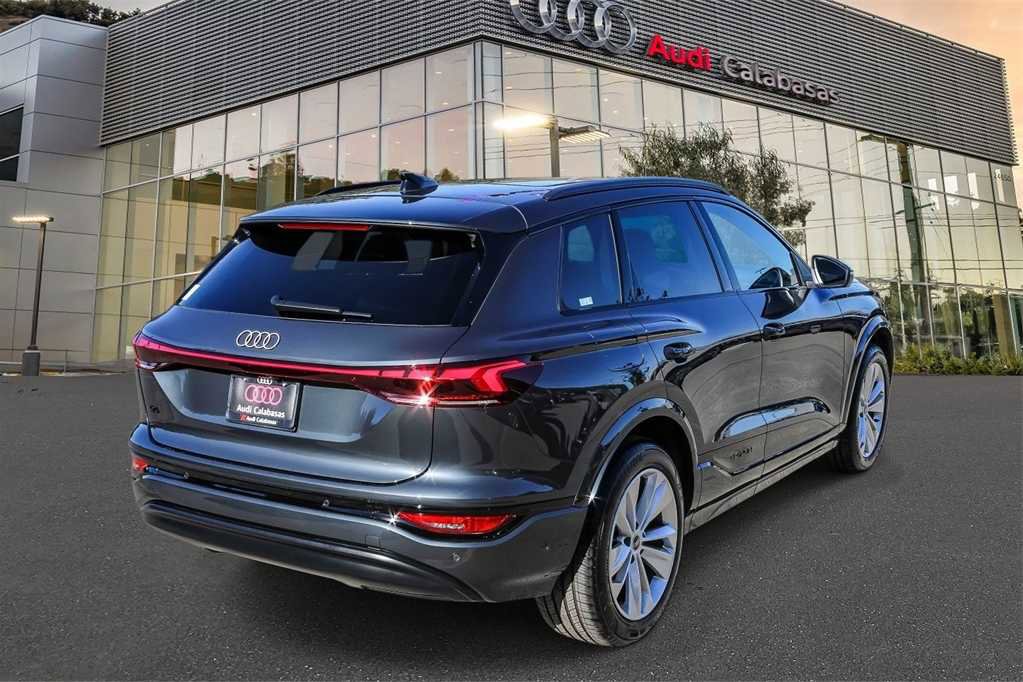 Used 2025 Audi Q6 e-tron Premium w/ Convenience Package image 4