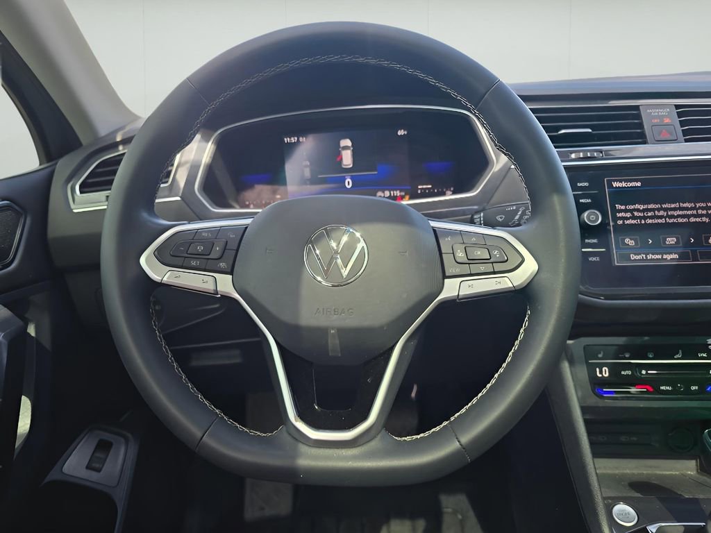 Used 2022 Volkswagen Tiguan SE w/ Panoramic Sunroof Package image 8