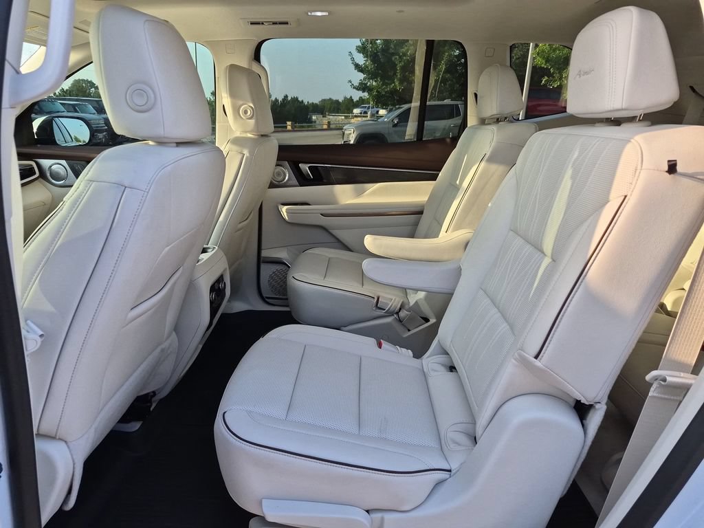 New 2026 Buick Enclave Avenir w/ Super Cruise Package FWD image 36