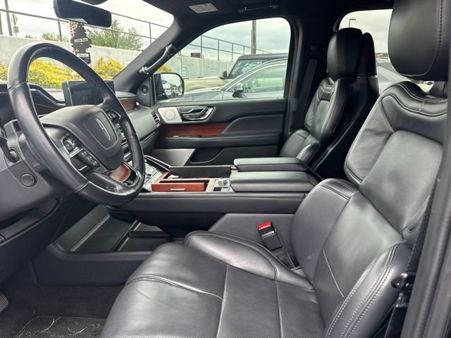 Used 2023 Lincoln Navigator Reserve AWD/4WD image 4
