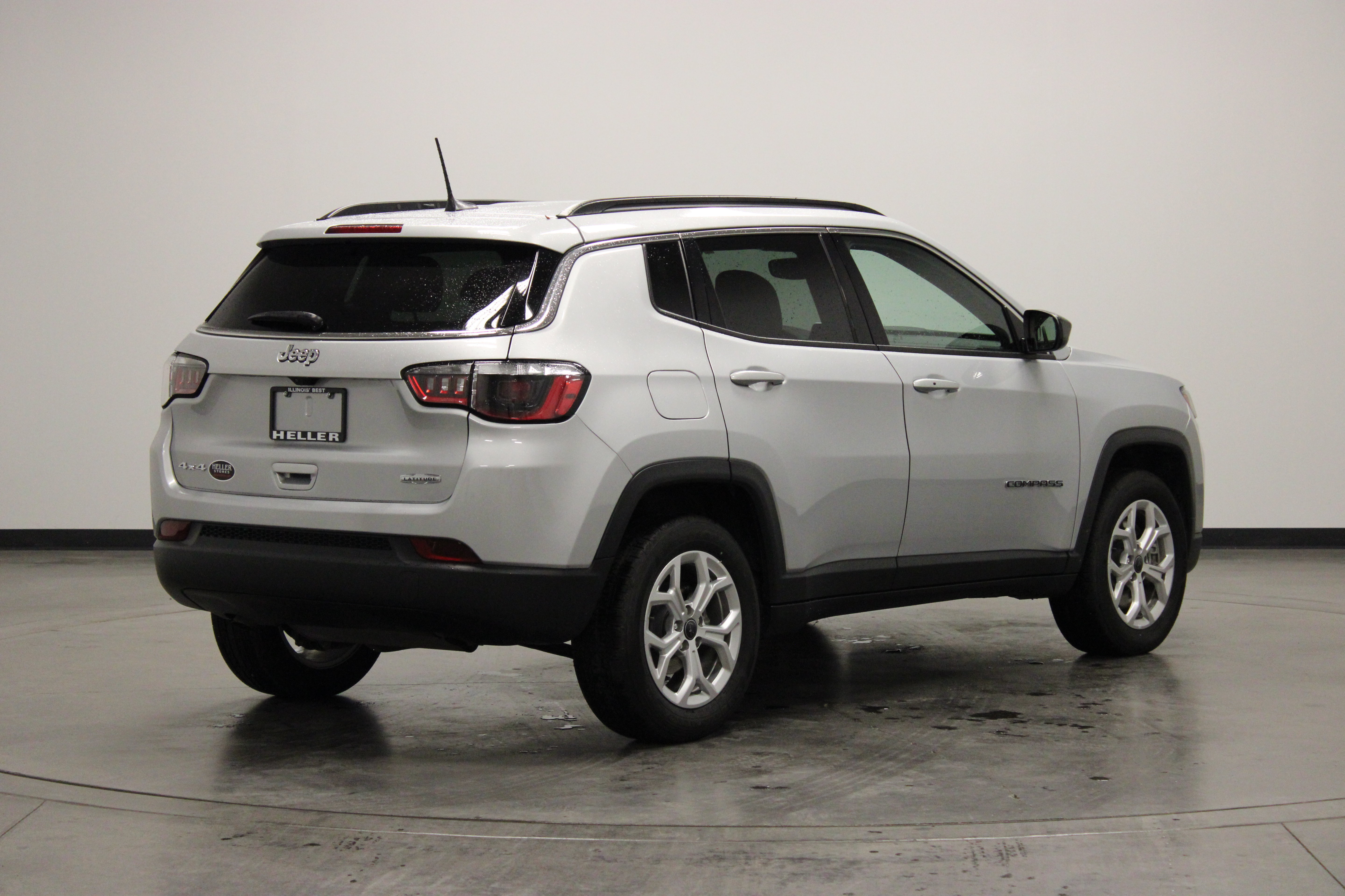 Used 2025 Jeep Compass Latitude AWD/4WD image 8