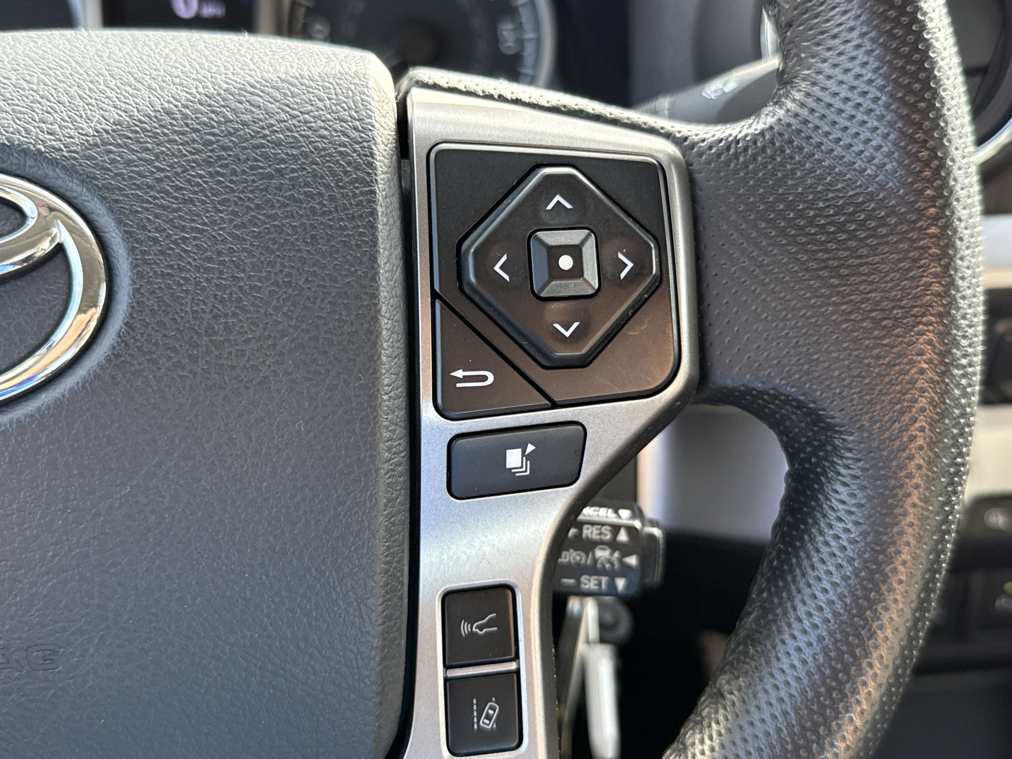 Used 2020 Toyota Tacoma SR5 image 18