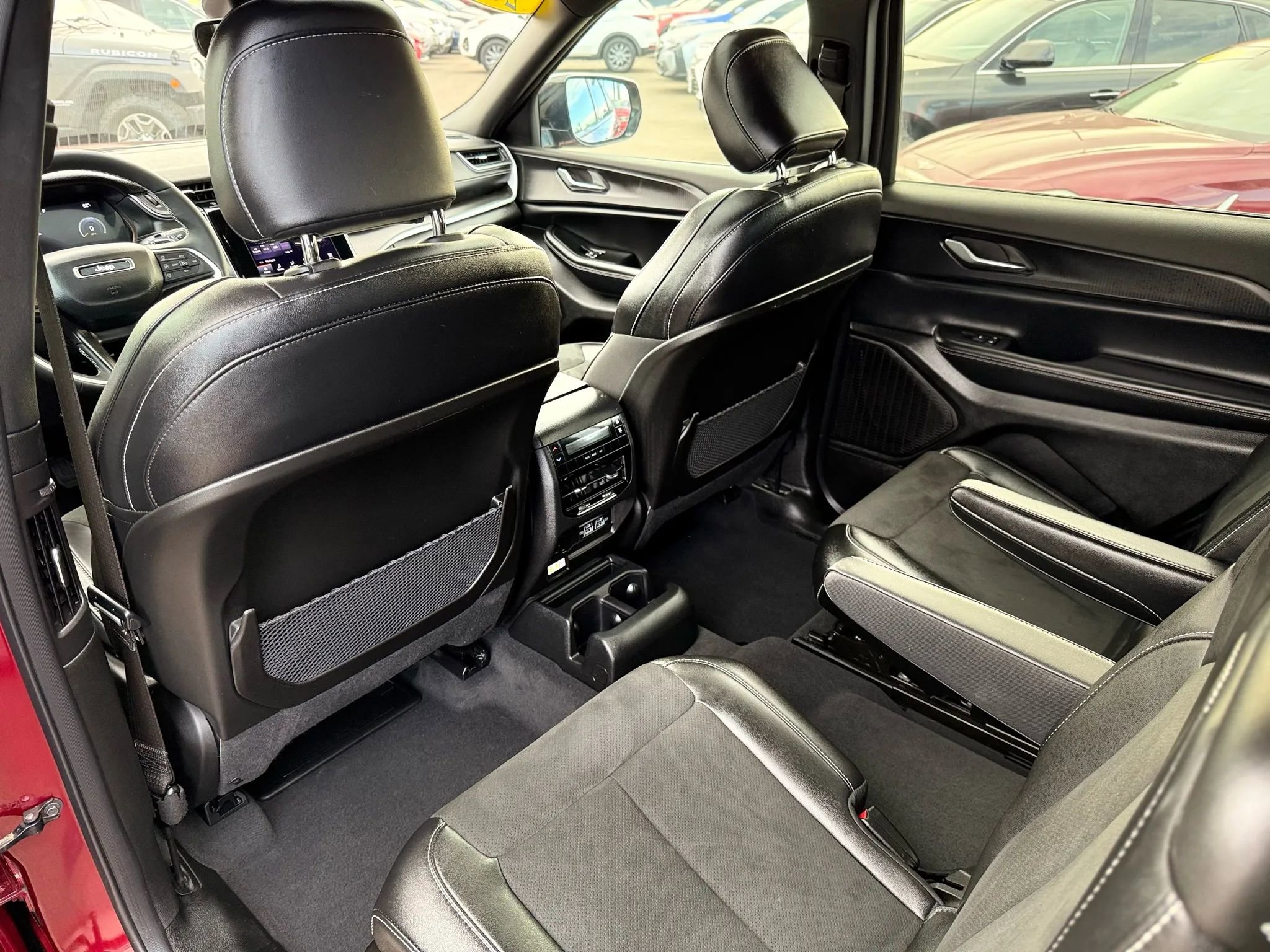 Used 2024 Jeep Grand Cherokee L Altitude AWD/4WD image 15