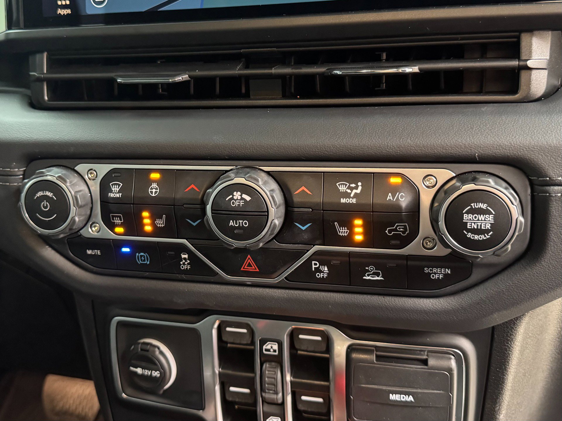 Used 2025 Jeep Wrangler Unlimited Rubicon 4xe image 25