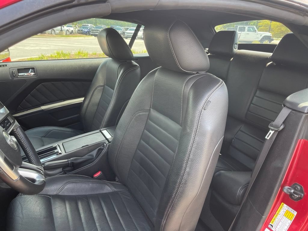 Used 2011 Ford Mustang Premium w/ 202A Rapid Spec Order Code RWD image 26