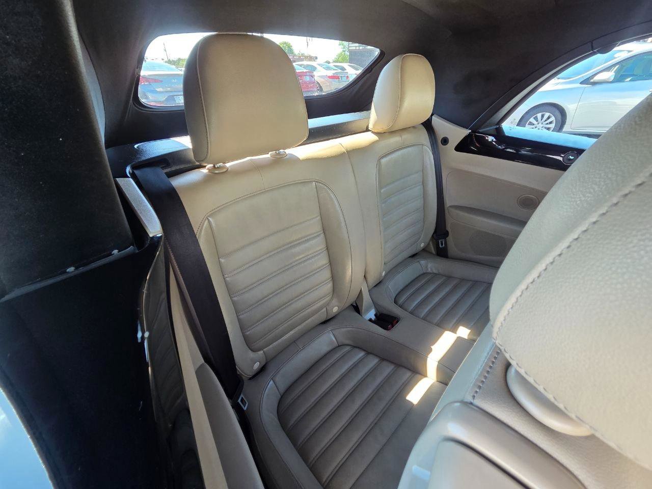 Used 2013 Volkswagen Beetle Turbo 60's Edition FWD image 18