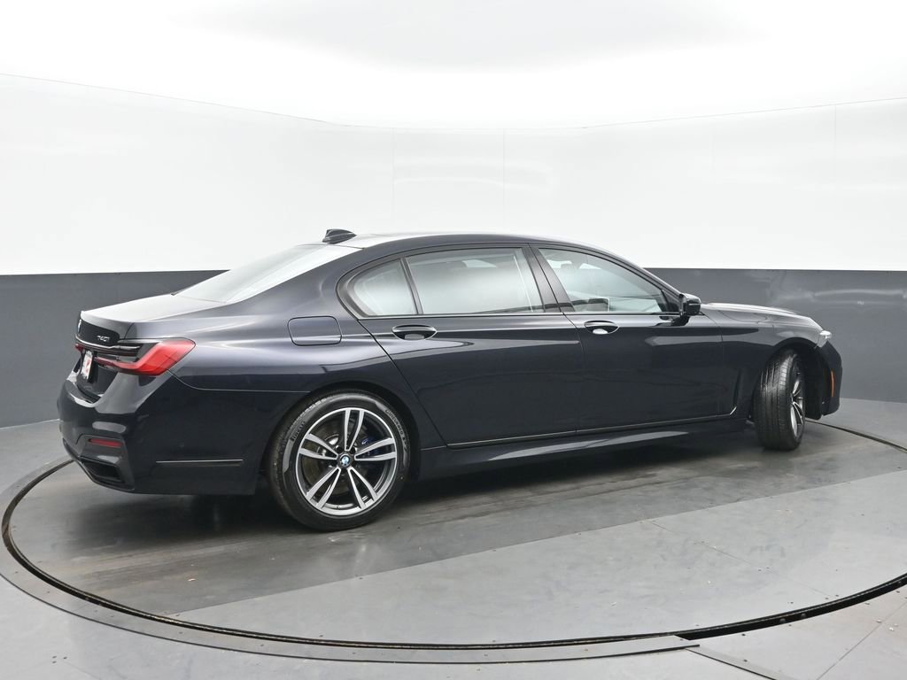 Used 2022 BMW 740i xDrive w/ M Sport Package image 3