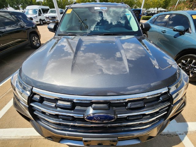 Used 2025 Ford Explorer Active w/ Active Comfort Package RWD image 2