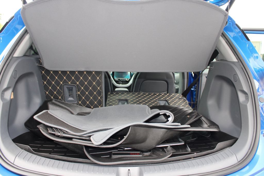 Used 2021 Chevrolet Bolt Premier w/ Infotainment Package FWD image 32