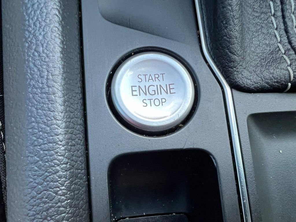 Used 2022 Volkswagen Atlas Cross Sport SE FWD image 34