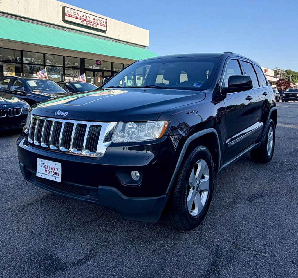 Used 2011 Jeep Grand Cherokee Laredo AWD/4WD image 1
